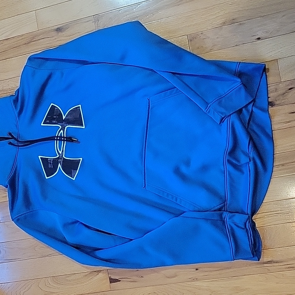 Under Armour Sweatshirt